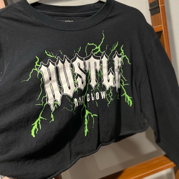 Fashion nova !! Size L , Long Sleeve Crop top. - Picture 4 of 4